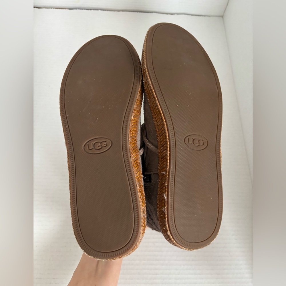 UGG Moccasin Ankle Boot Womens Size 8.5 Taupe Brown Suede Slouch Reid Bootie - Picture 2 of 8